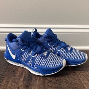 Nike Lebron basketball shoes. Size 6